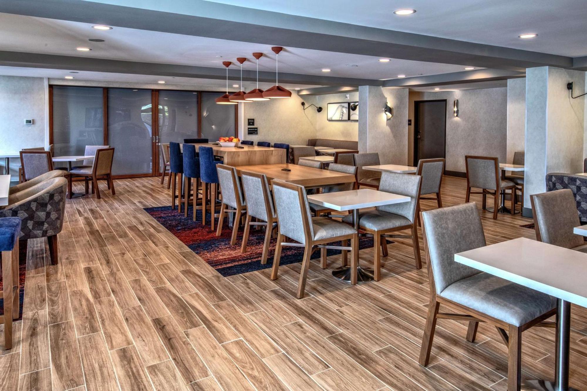 Hotel Hampton Discovery Kingdom Napa Gateway Vallejo